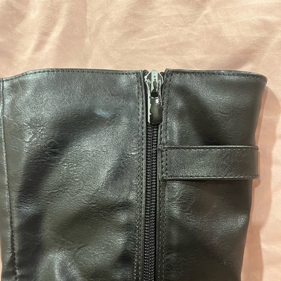 Forever Brand Black Boots - Picture 4 of 5